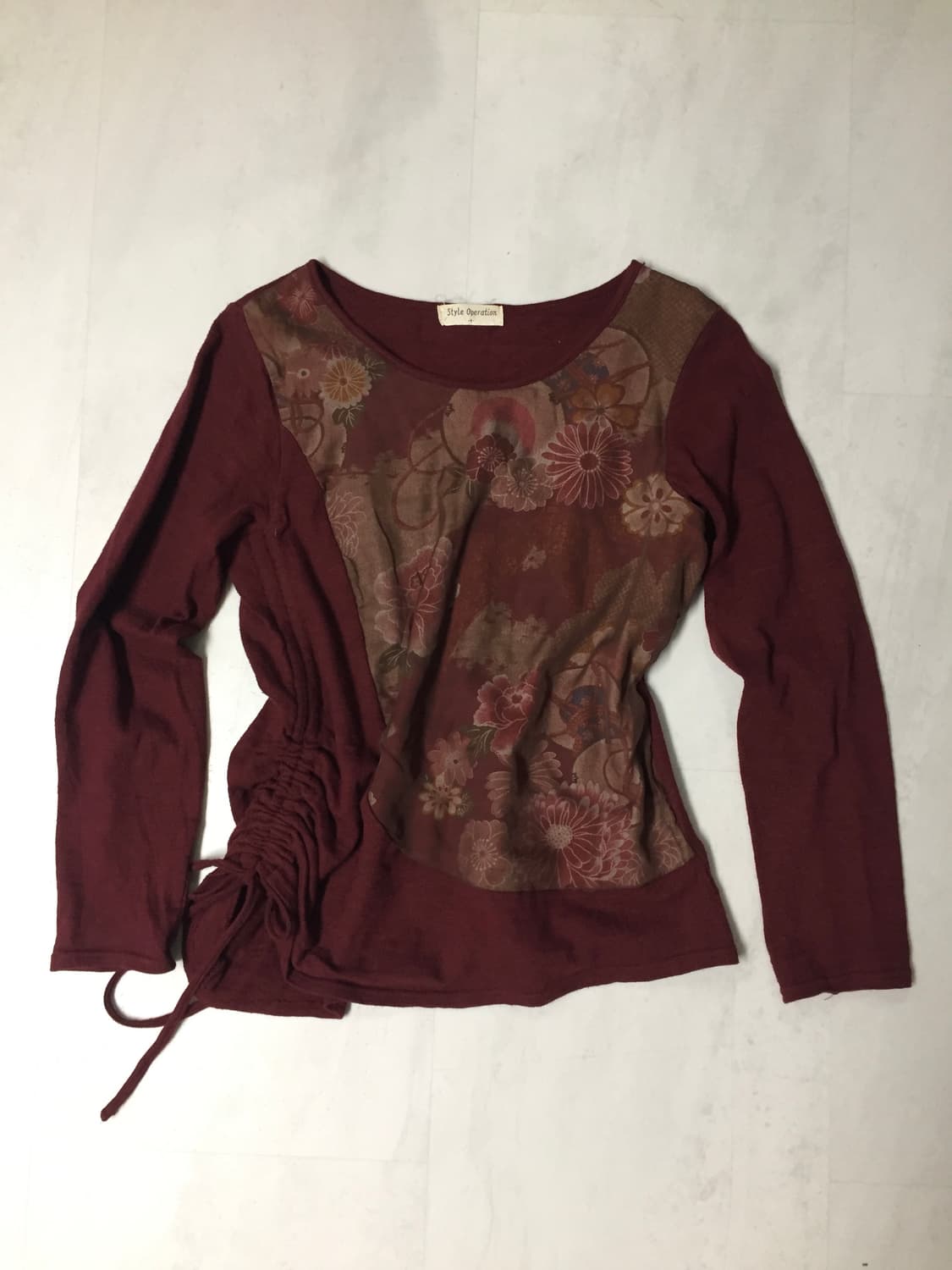 오리엔탈 무드 꽃무늬 배색 셔링 티셔츠 (버건디) 상품이미지1