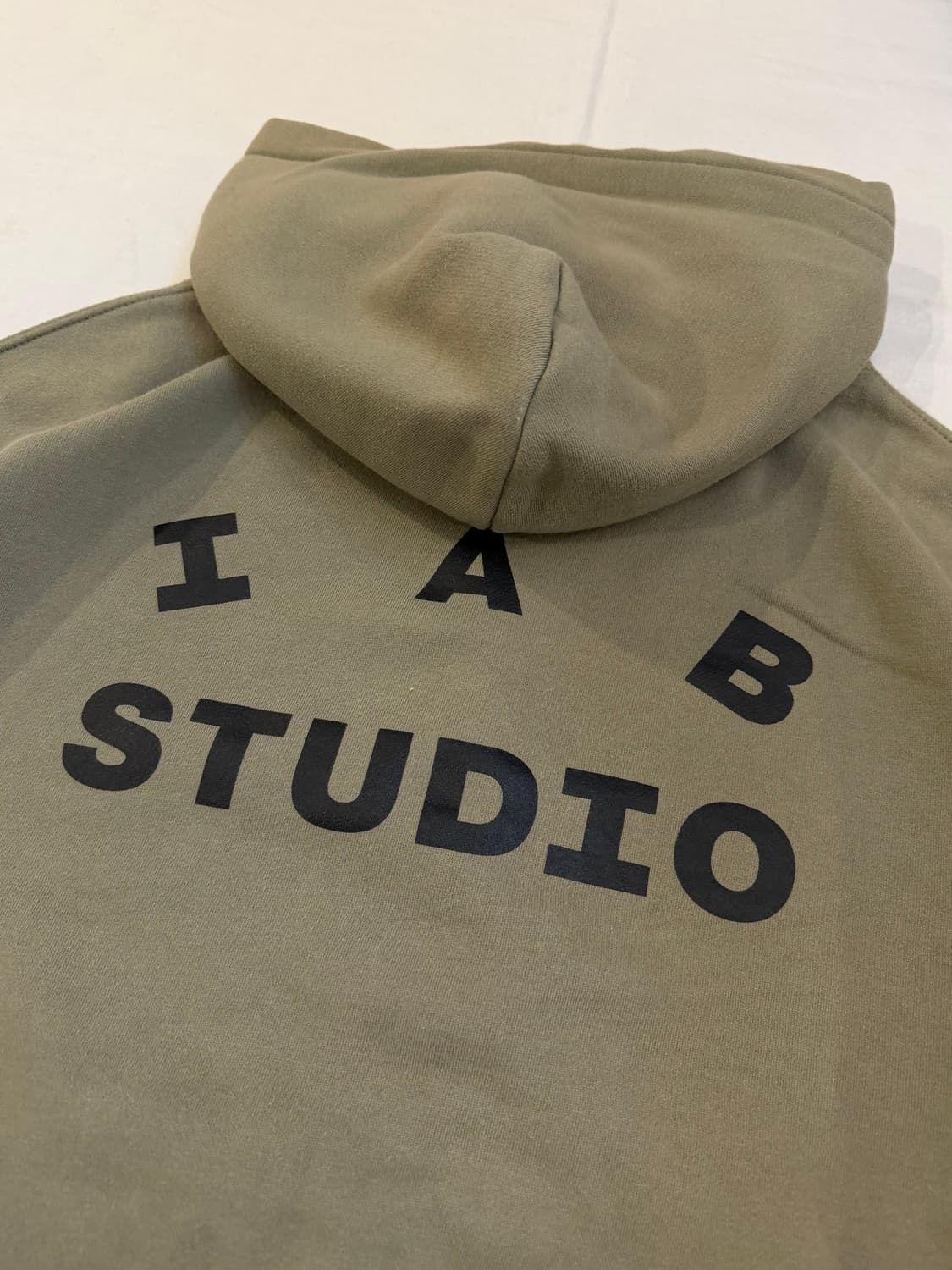아이앱 스튜디오 후드티 카키 올리브 상품이미지2