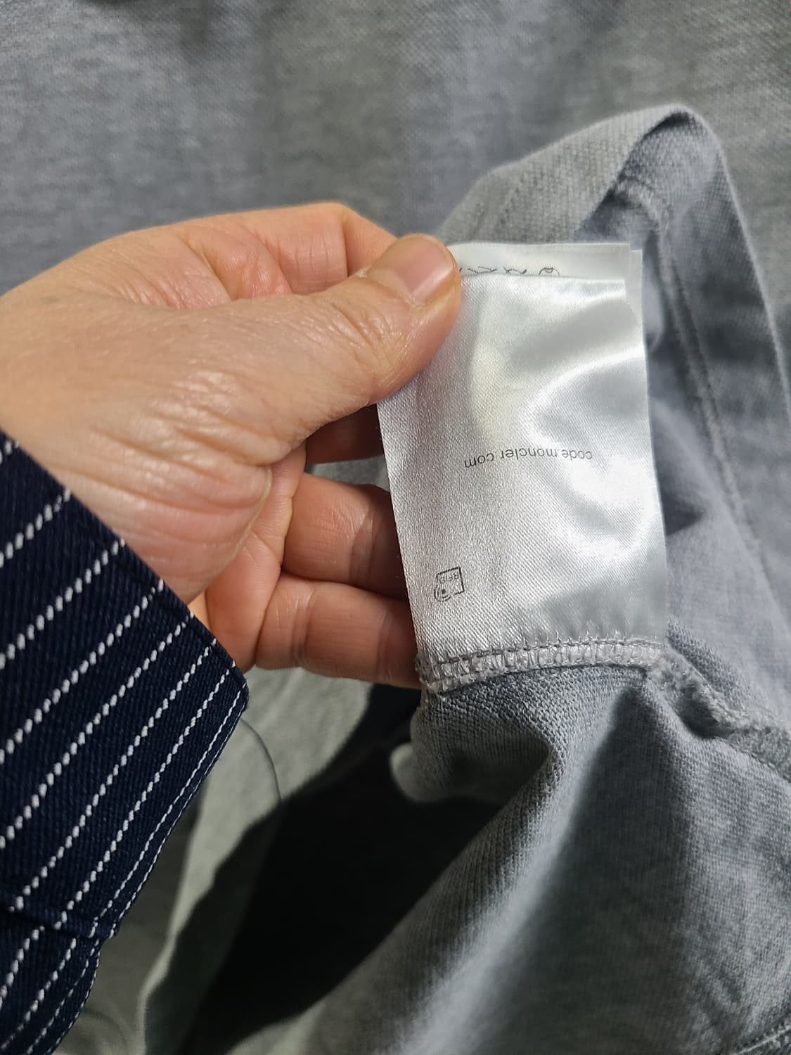 몽클레어 그레이 카라 반팔 티셔츠 상품이미지8