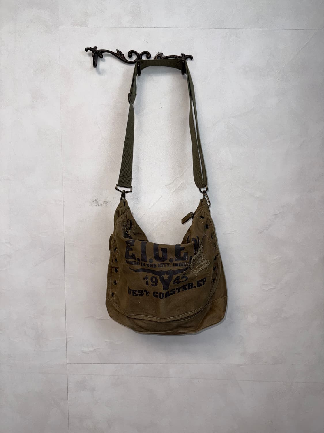 Brown brown vintage lettering cross bag 상품이미지1