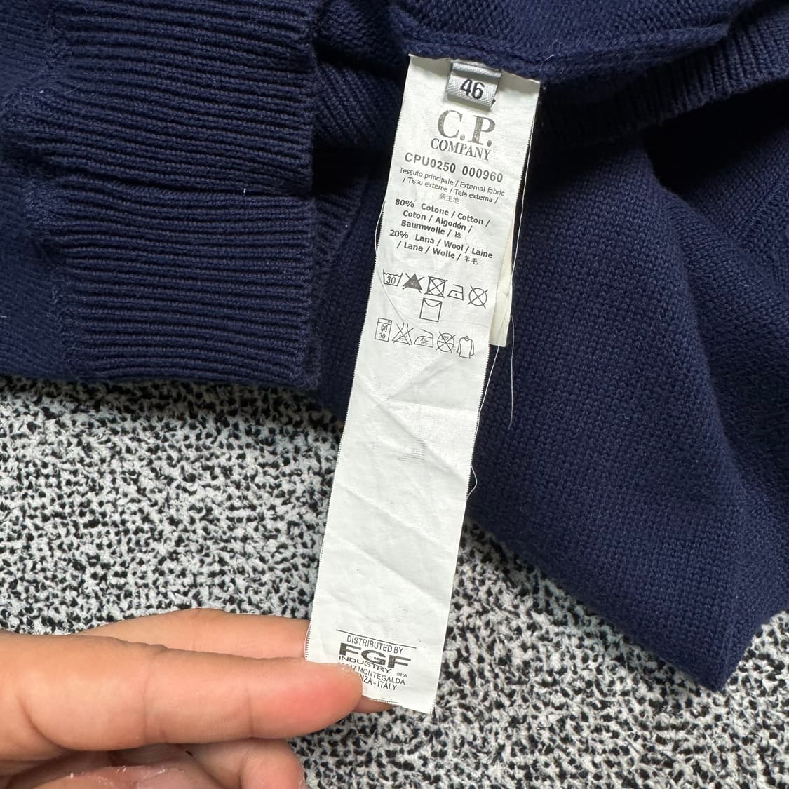Name : C.P.컴퍼니 각인버튼 네이비컬러 반집업 니트 :)  상품이미지6