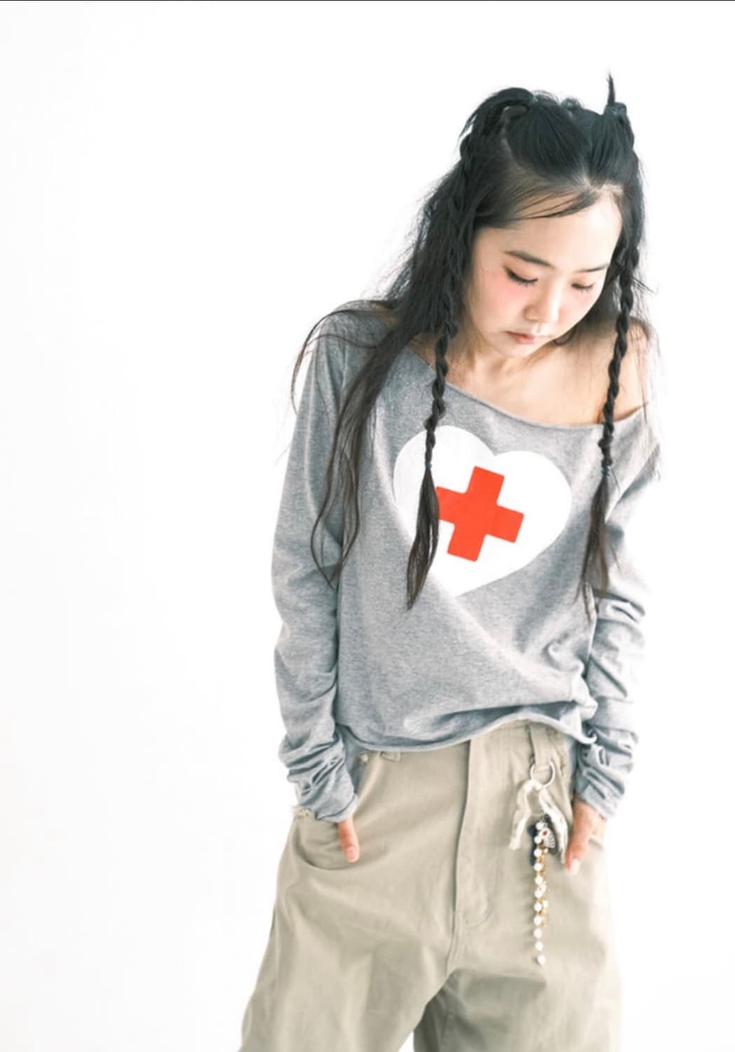 cross heart cut off t-shirt melange grey 상품이미지1