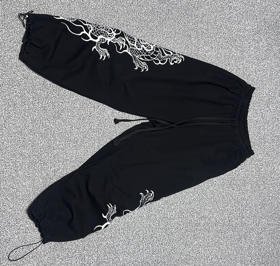 왓더파티 Dragon Track Pants - black 나염 상품이미지1