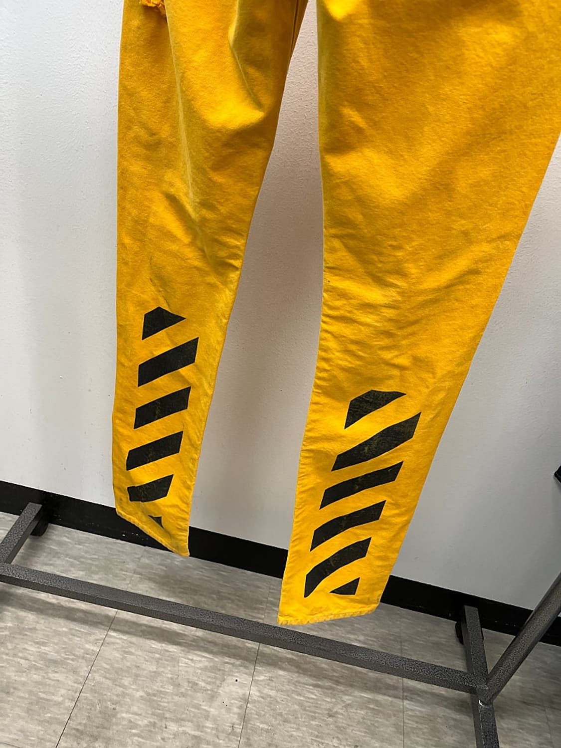 32) 오프화이트 옐로 디스 워크진 상품이미지5