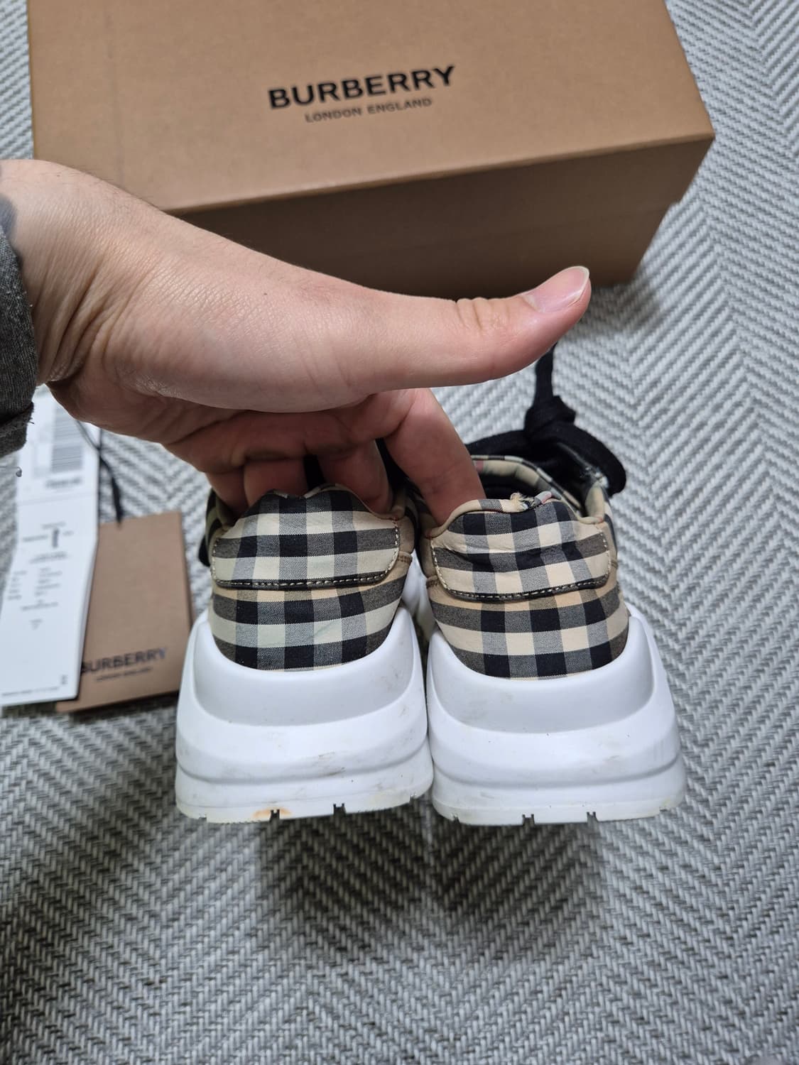 정품 백화점판 버버리 스니커즈 37 235-240 상품이미지4