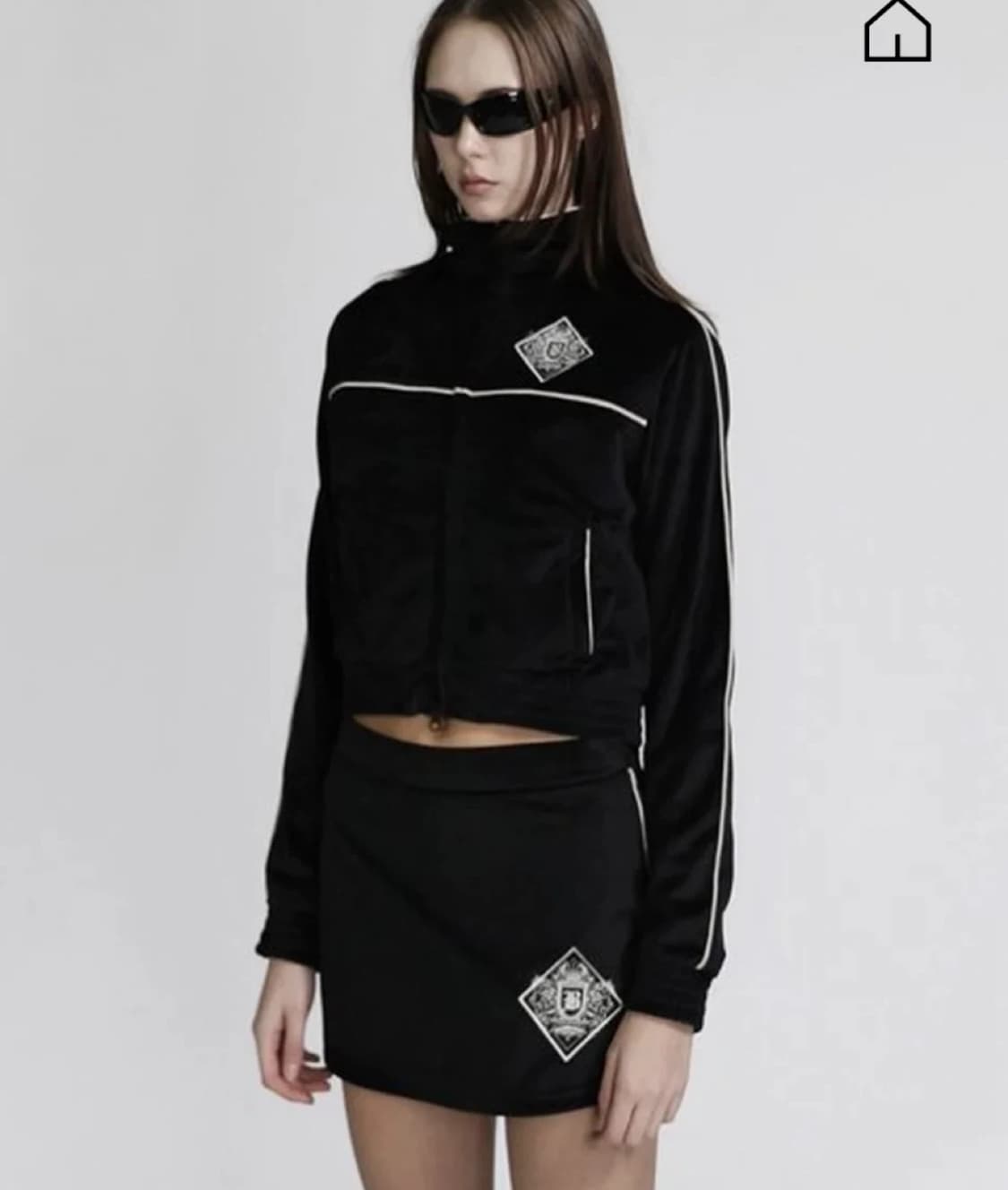 배드블러드 라이온 크레스트 벨벳 집업 블랙 S 상품이미지1