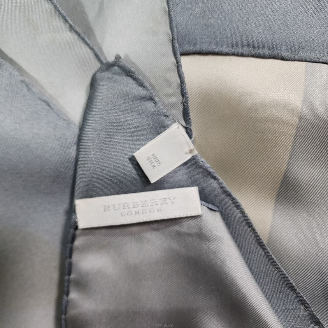 버버리 실크 스카프

 상품이미지8