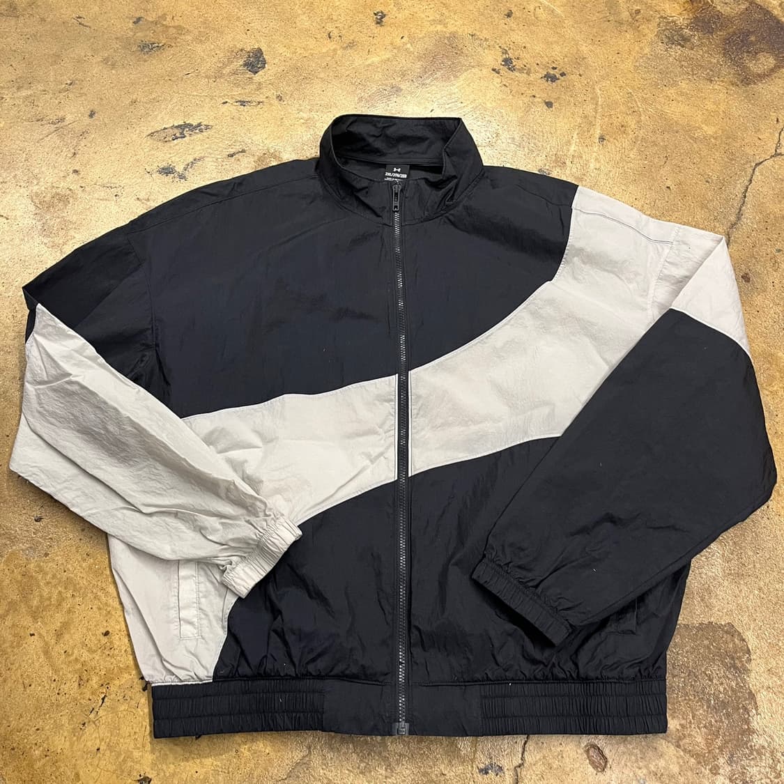 [정품/2XL] 언더아머 블랙 화이트 바람막이 자켓 b15 상품이미지2
