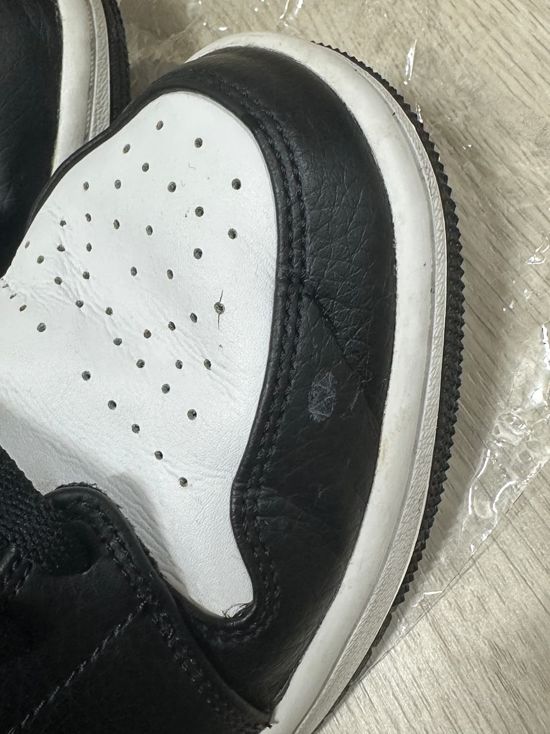 조던 1 미드 블랙 칠리 레드 상품이미지5