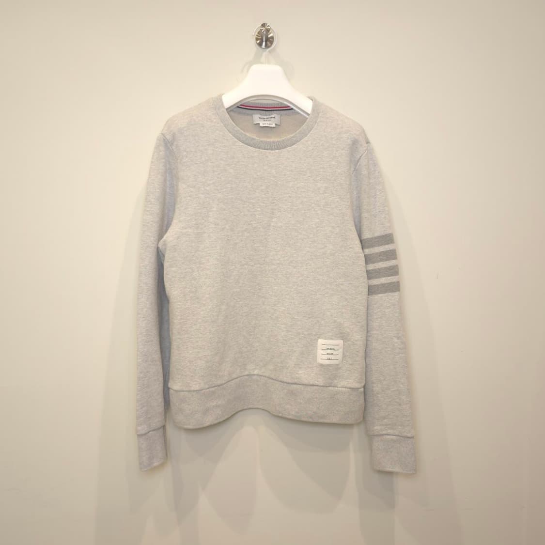 [중고/정품] 톰브라운 사선 완장 맨투맨 그레이 상품이미지1