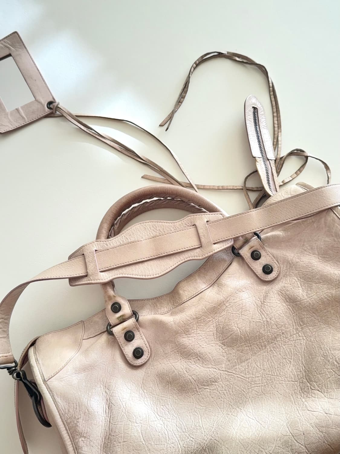 발렌시아가 모터백 미듐 연핑크 상품이미지3