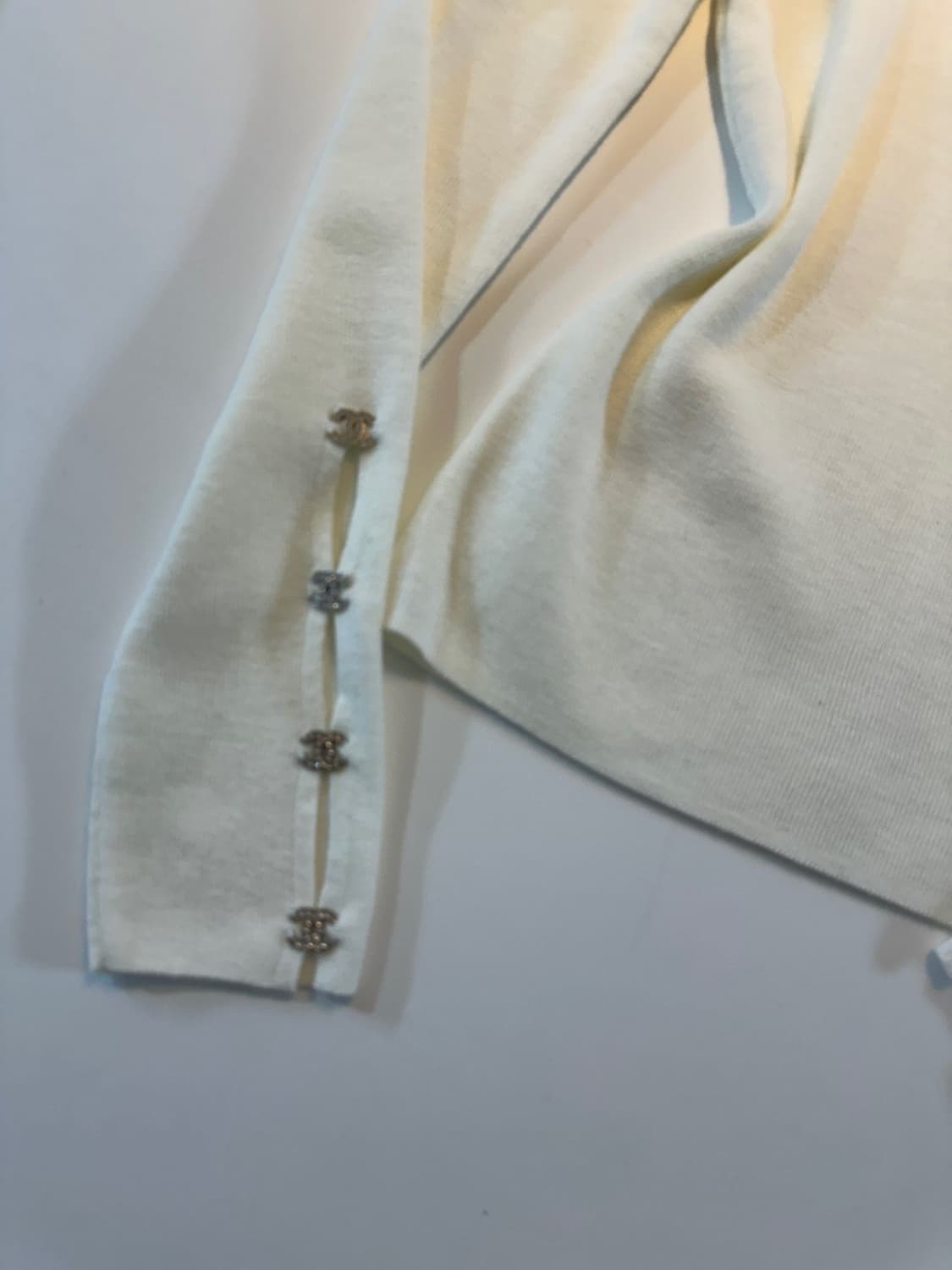 (새상품)샤넬소매큐빅니트 상품이미지4