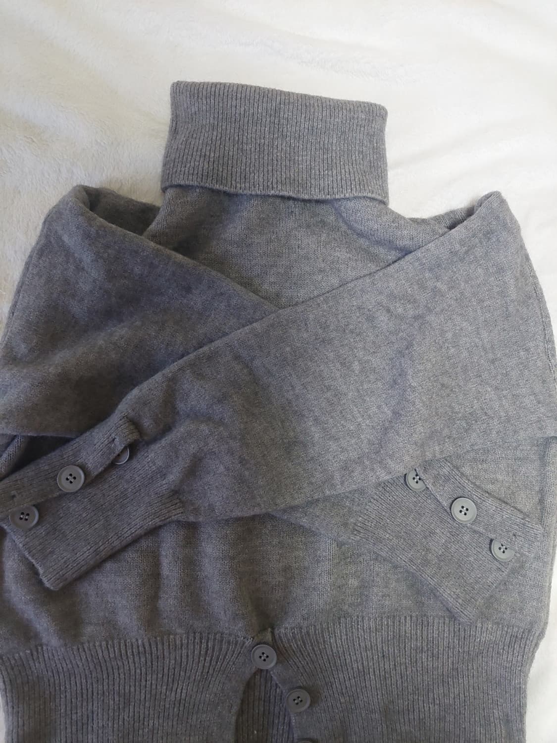 그레이 터틀넥 폴라 버튼 니트  상품이미지3