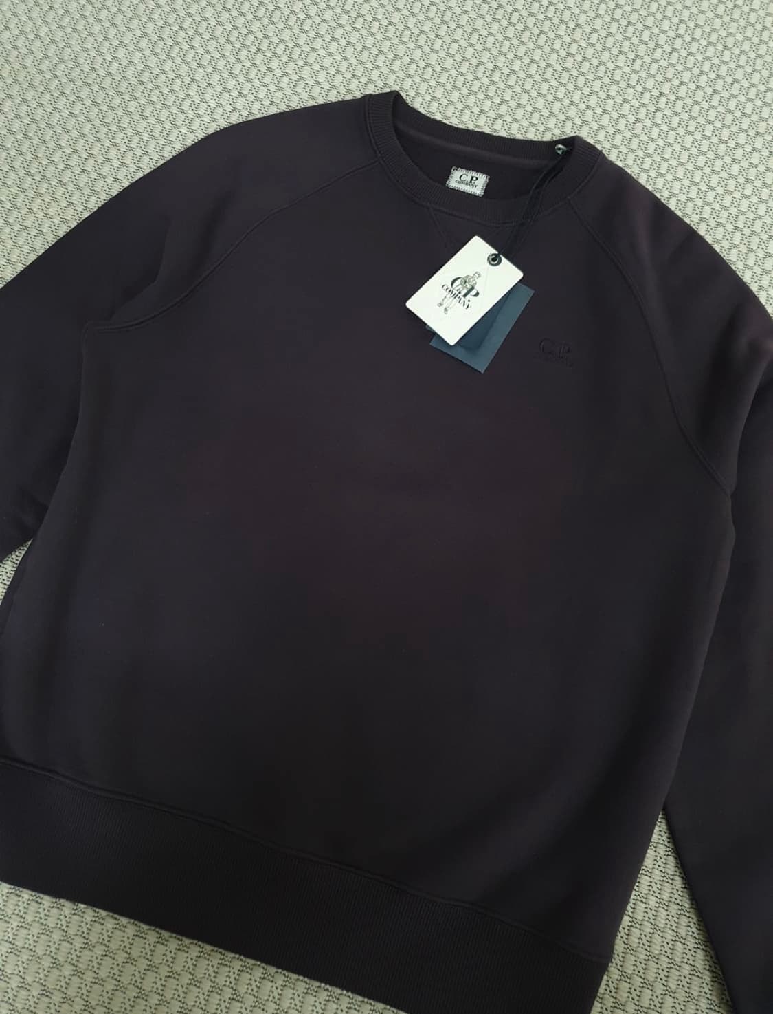 2014 씨피컴퍼니 자수가 들어간 보라색 스웨트셔츠 상품이미지2