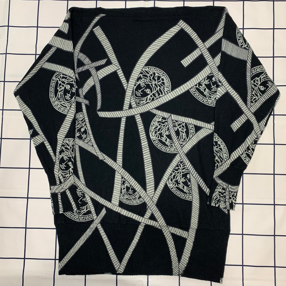 베르사체 여성 빅로고 니트(정품) 상품이미지1