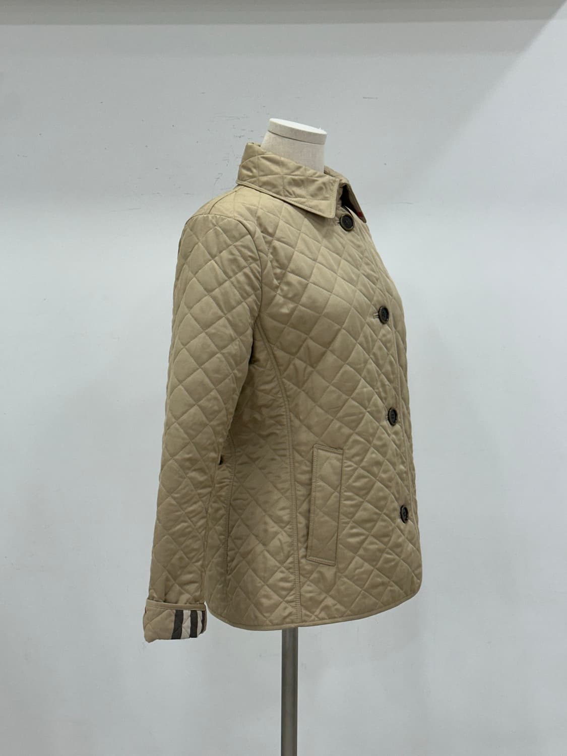 버버리 퀼팅 자켓 상품이미지2