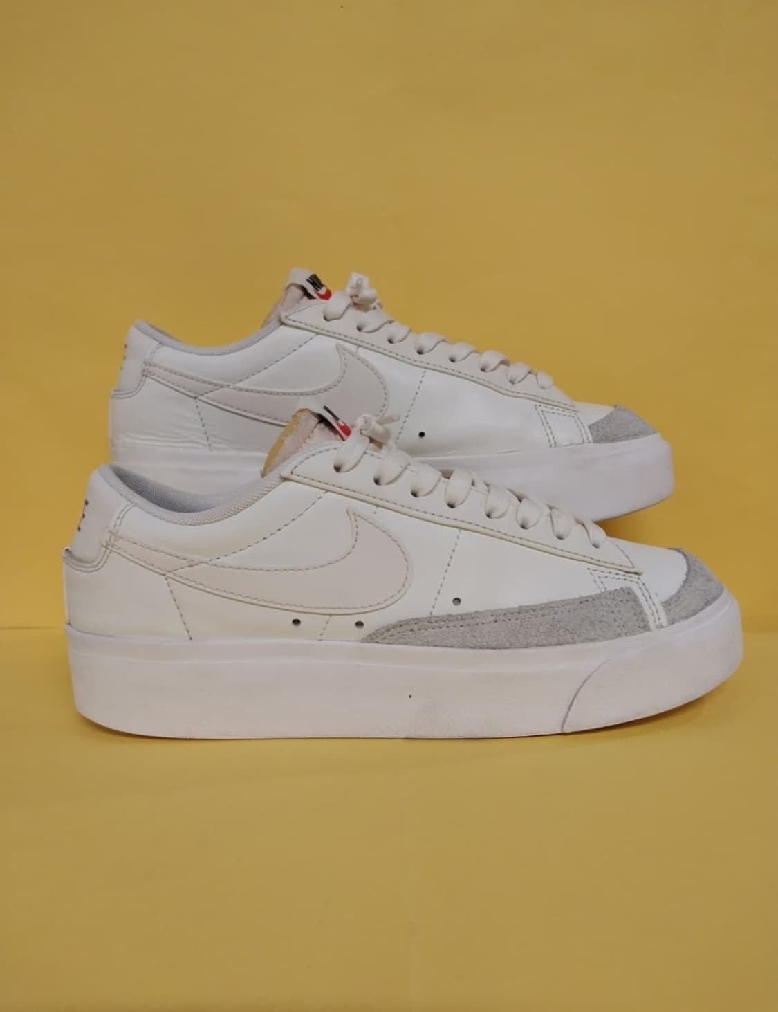 여성 나이키 블레이저 로우 플랫폼 세일 화이트 운동화 (255) 상품이미지3