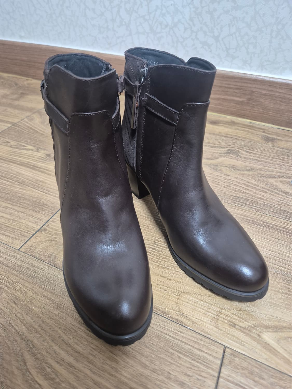 GEOX 여성 가죽 앵클 부츠 240  상품이미지2