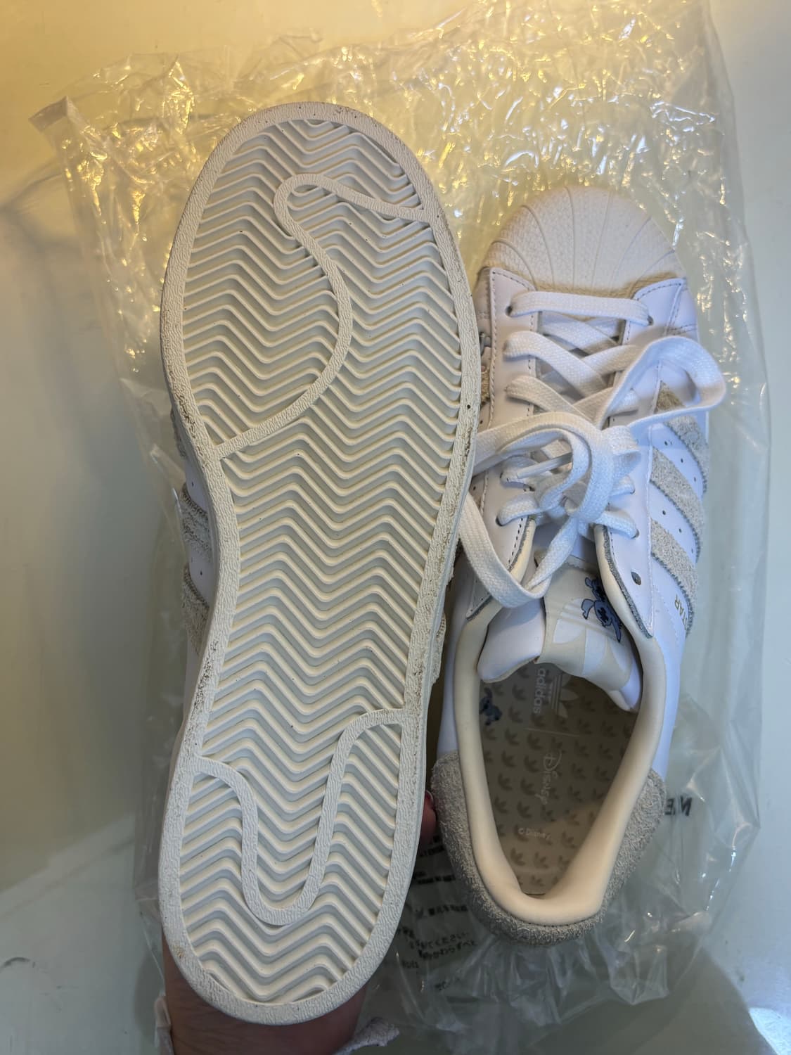 아디다스 슈퍼스타 디즈니 스티치 상품이미지3