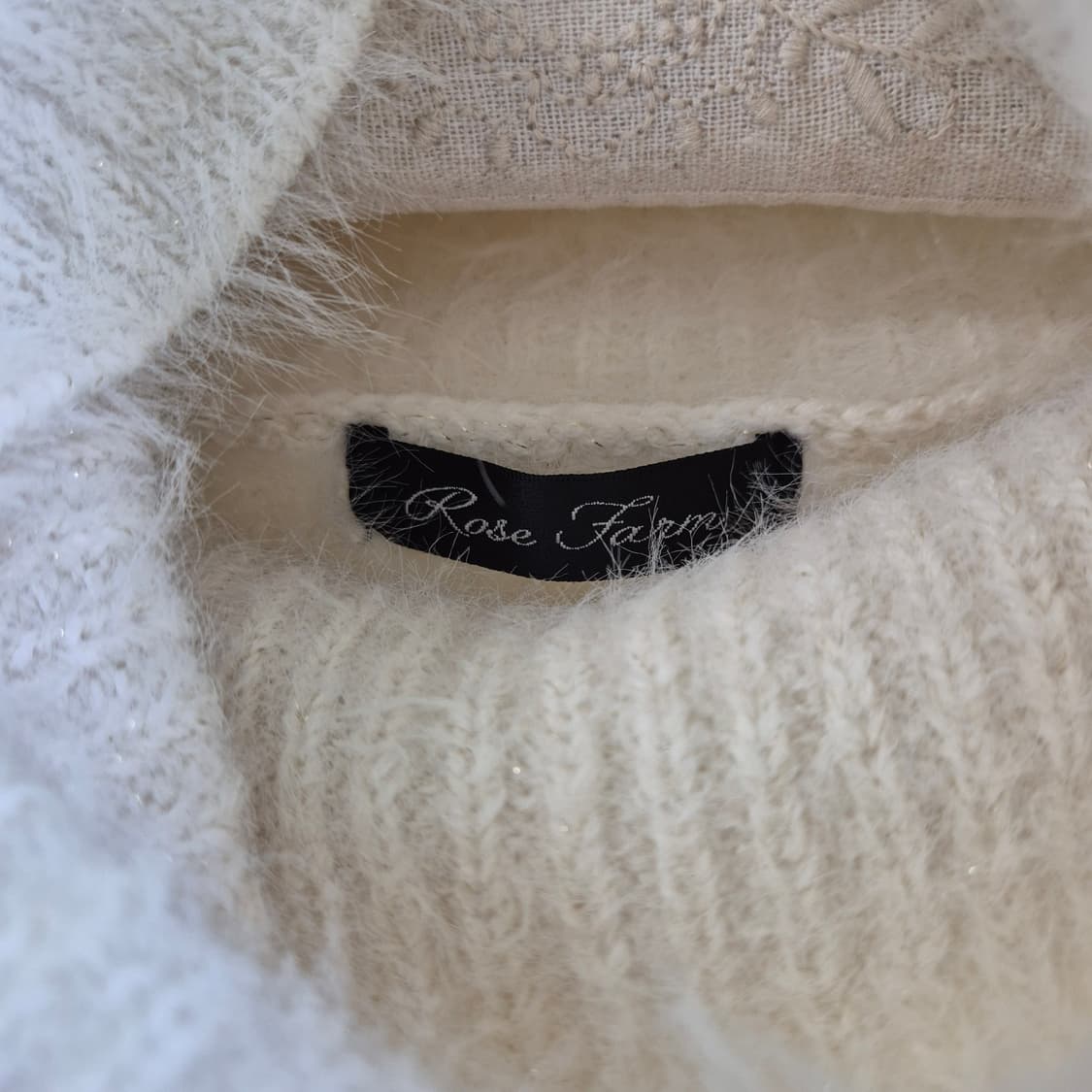 폭닥 화이트 윈터 세트 | 목폴라니트, 아이보리꽈배기니트스커트 상품이미지5