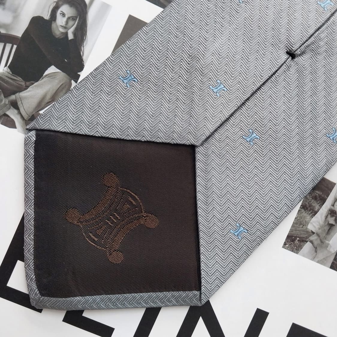 셀린느 트리오페 자수 패턴 넥타이 9.2cm A+등급 K2435
 상품이미지7