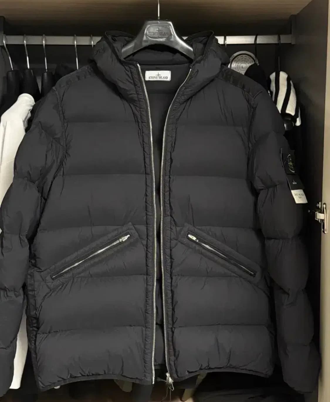 스톤아일랜드 24fw 심리스패딩 L사이즈 상품이미지2
