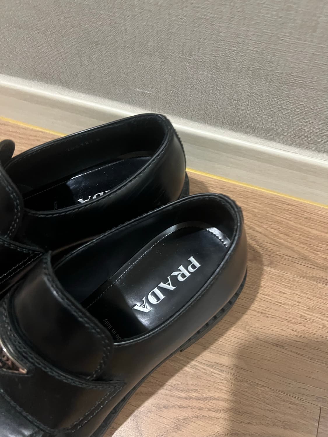 (정품) 프라다 삼각로고 남자로퍼 270 상품이미지4