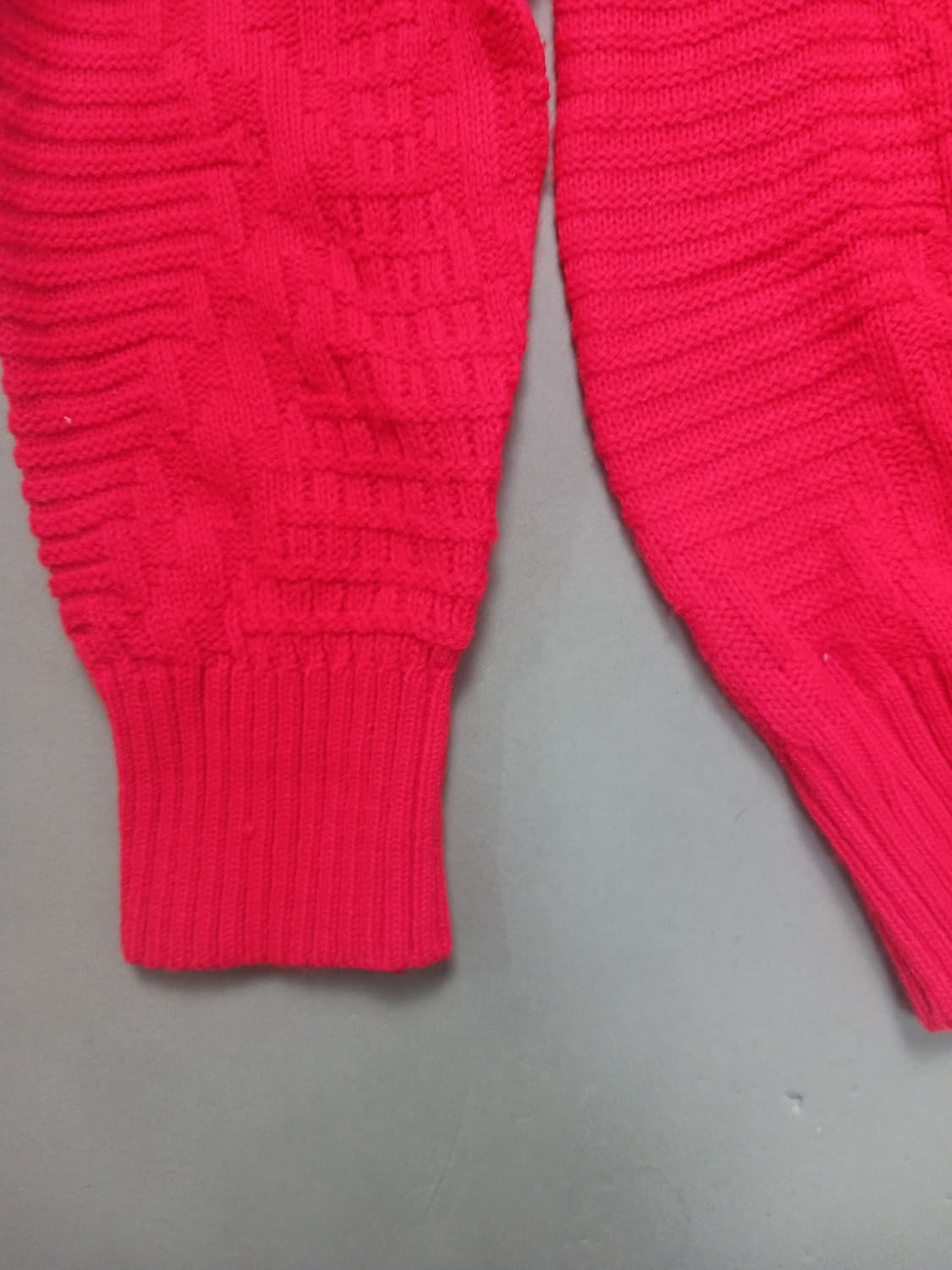 [L] 익스프레션스 레드 패턴 브이넥 니트 스웨터 상품이미지6