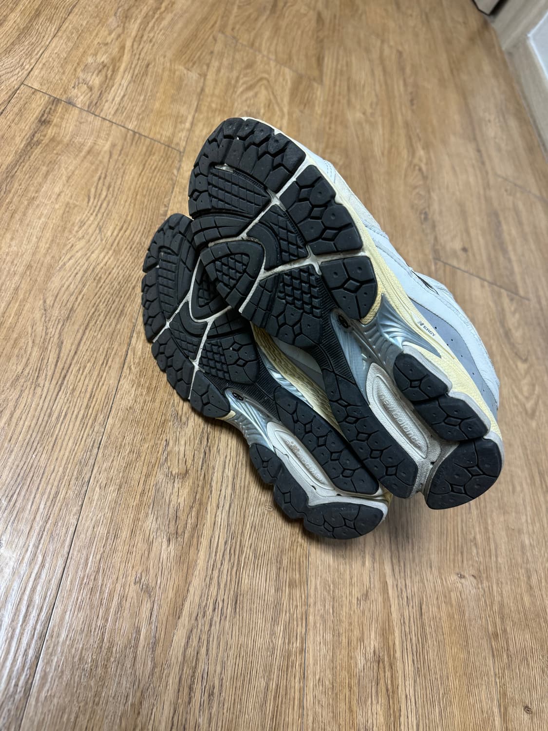 뉴발란스 x 디스이즈네버댓 2002R 화이트 285 상품이미지6