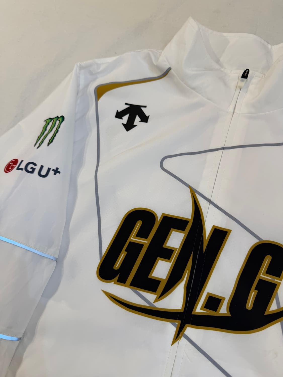 2024 데상트 젠지 월즈 유니폼 바람막이 자켓 화이트 상품이미지2