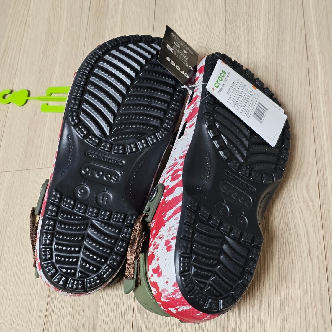 270 새제품) 크록스 X 13일의 금요일 클로그 슬리퍼 샌들 할로윈 상품이미지5