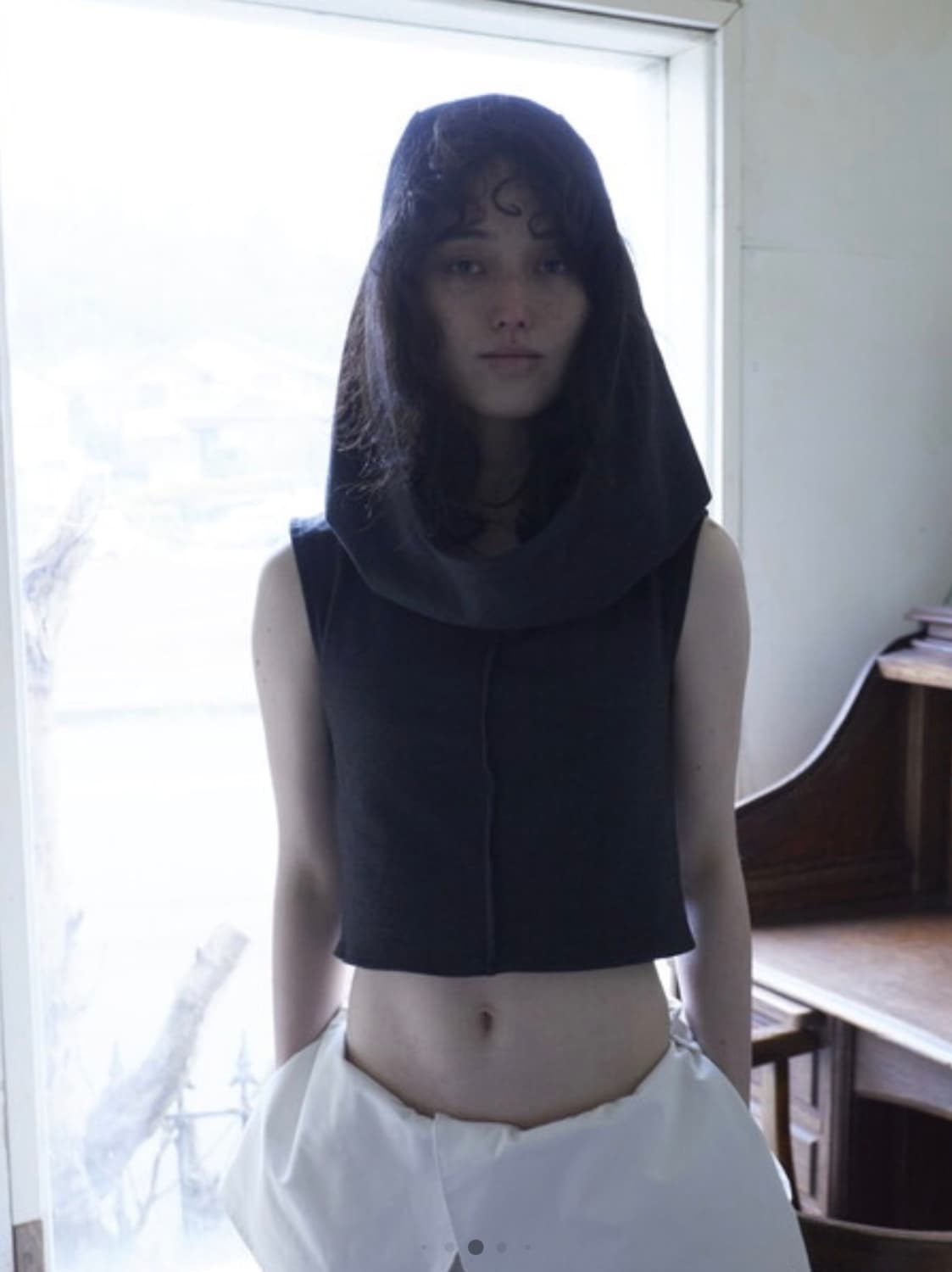 Shy hood sleeveless 상품이미지3