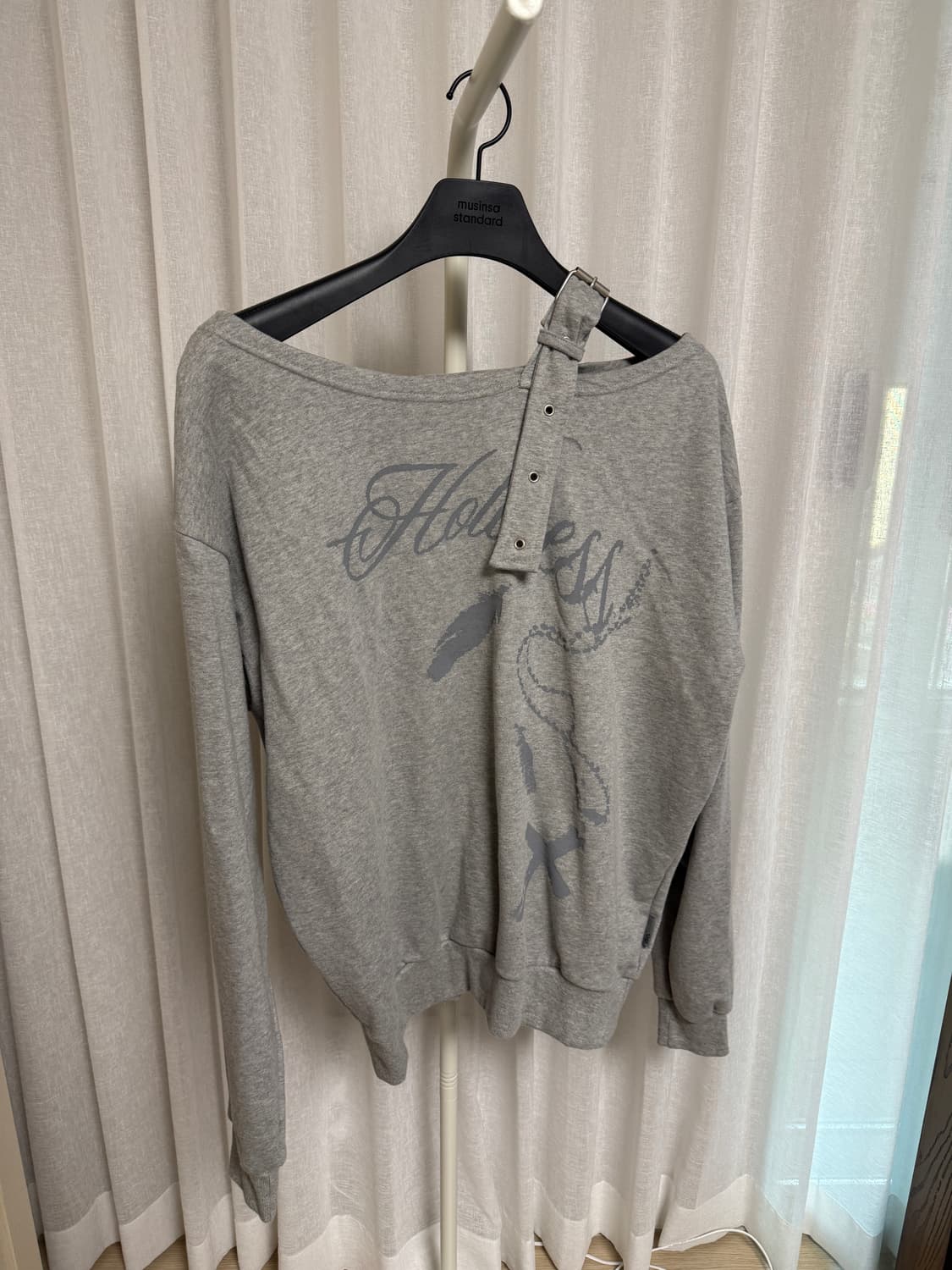 팬시클럽 오프숄더 맨투맨 상품이미지2