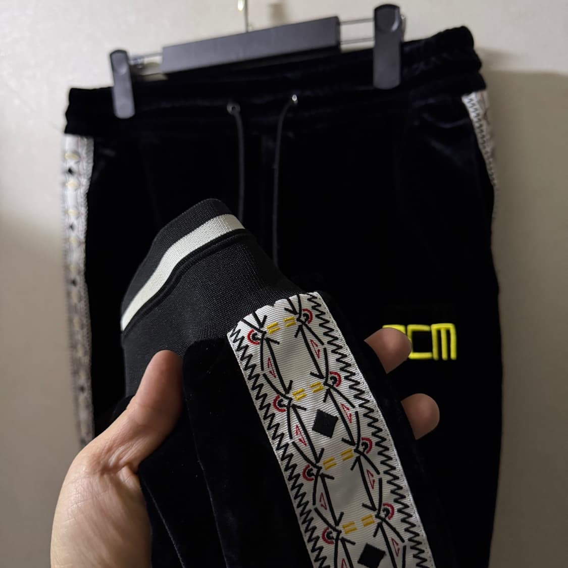엠씨엠 MCM 남성 벨벳 트레이닝 팬츠 하의 M (남성 33-34정도) 상품이미지7