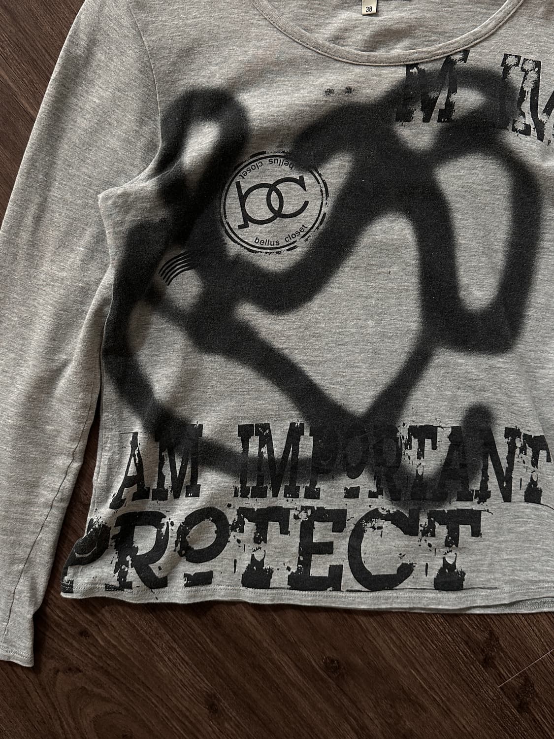 Bellus Closet 그래피티 롱 슬리브 상품이미지10