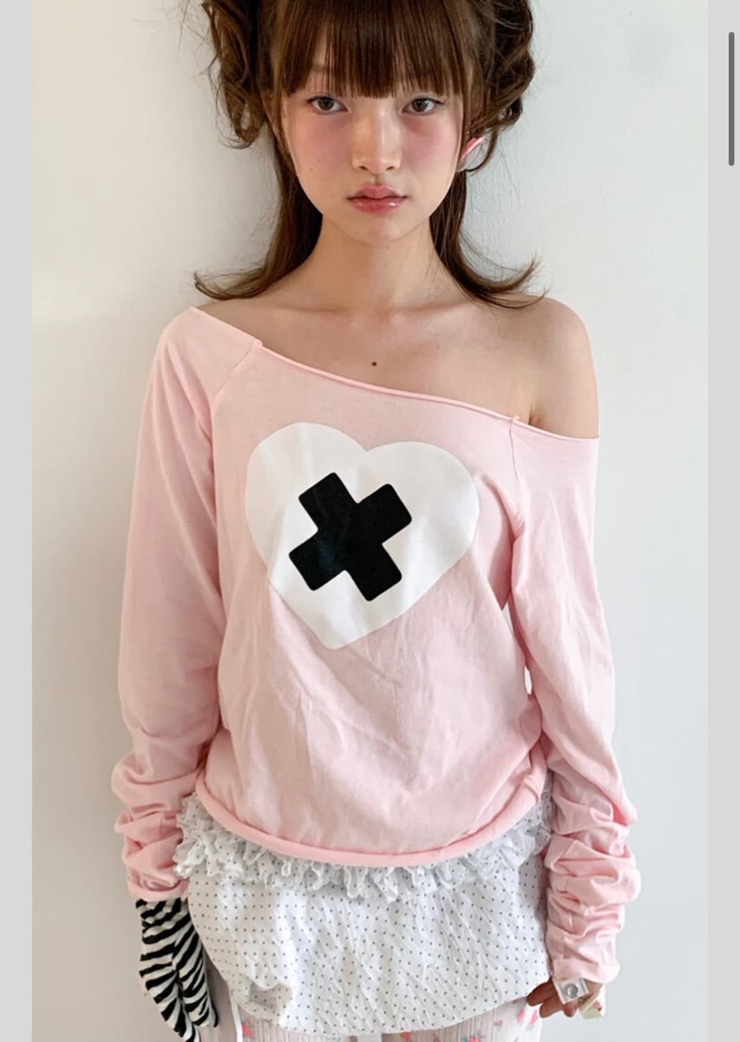 (구함) heart cut off t-shirt 라이트 핑크 구합니다! 상품이미지1