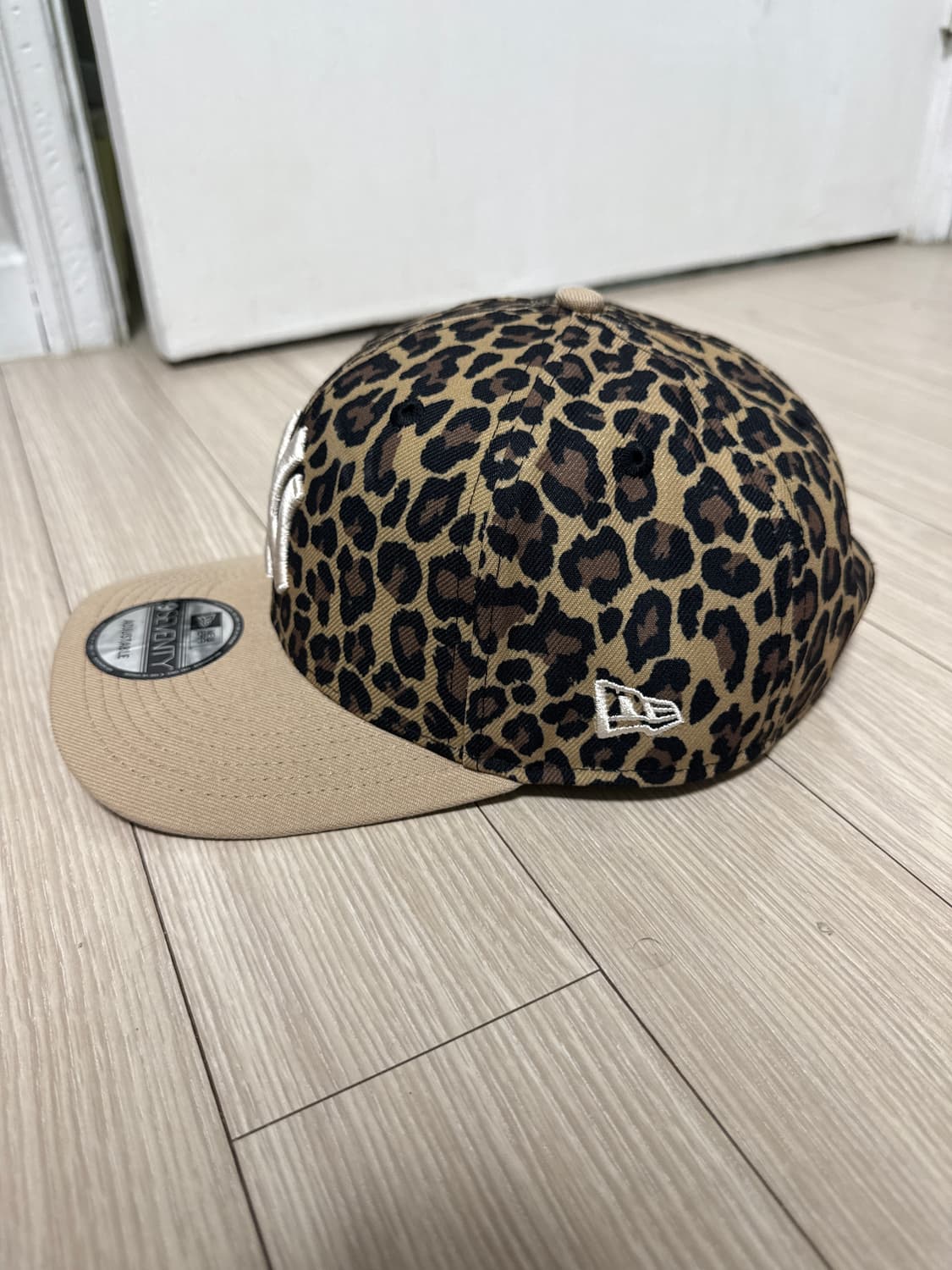 뉴에라 뉴욕양키즈 호피 무늬 프린트 캡 상품이미지2