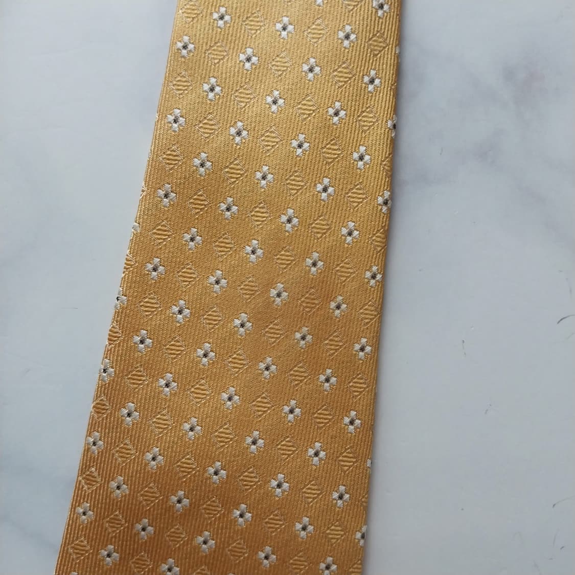 샤를주르당 실크 옐로우 플라워 자수 넥타이 9.5cm A등급 K1433
 상품이미지8