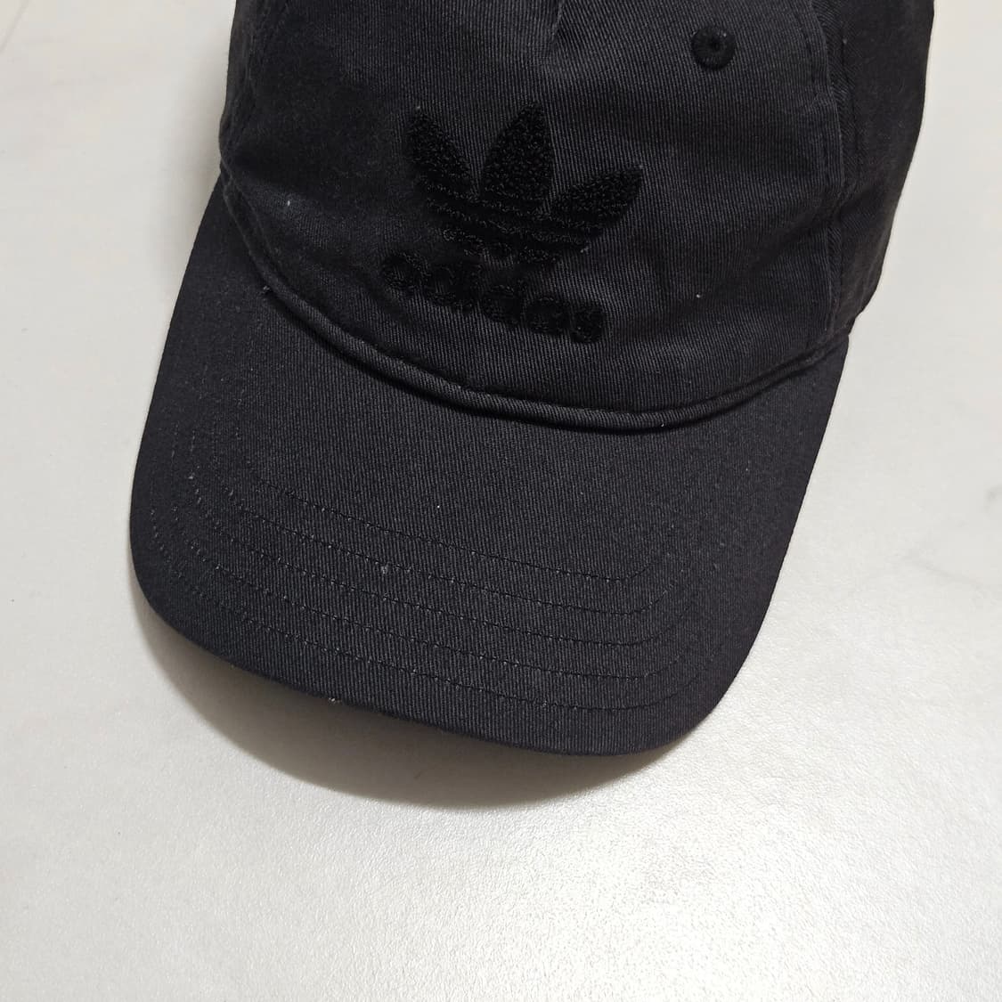 아디다스 올블랙 부클로고 파이어버드 볼캡 상품이미지2