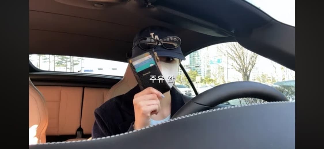 아비에무아 9포켓 카드지갑 팝니다 상품이미지1