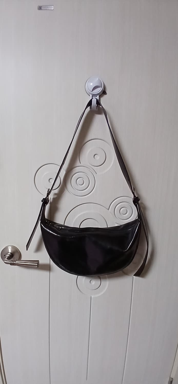 베라왕 크루아상 블랙 가죽 숄더백 겸 크로스백 상품이미지3