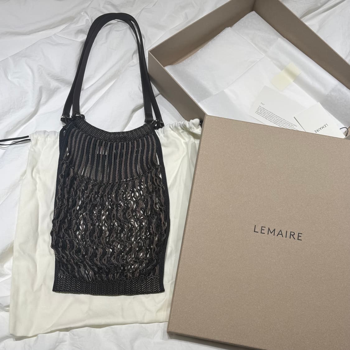 르메르 나일론 미디움 필트 네트백 쉐브론 마롱 글라세 블랙 상품이미지1