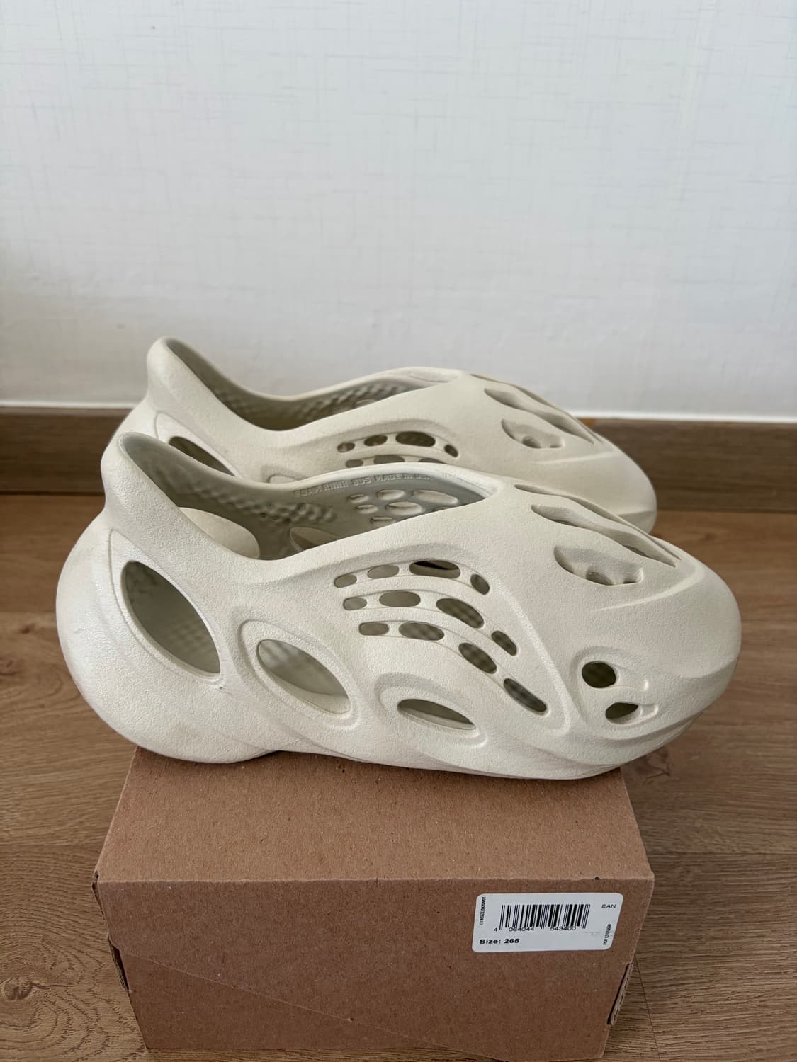 아디다스 이지 폼러너 샌드 상품이미지5