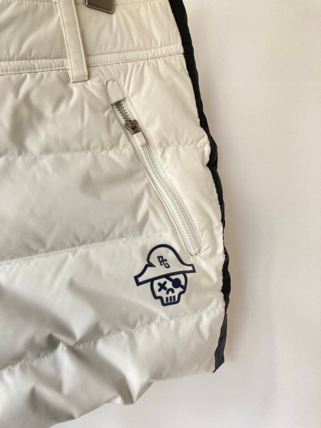 새상품) 파리게이츠 여성 퀼팅 구스 숏팬츠 화이트 상품이미지3