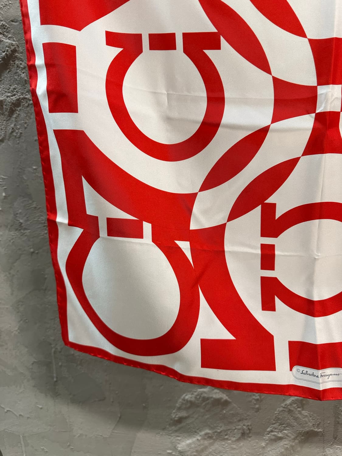 양면 페라가모 Ferragamo 간치니 패턴 실크 스카프 레드,오렌지 상품이미지3