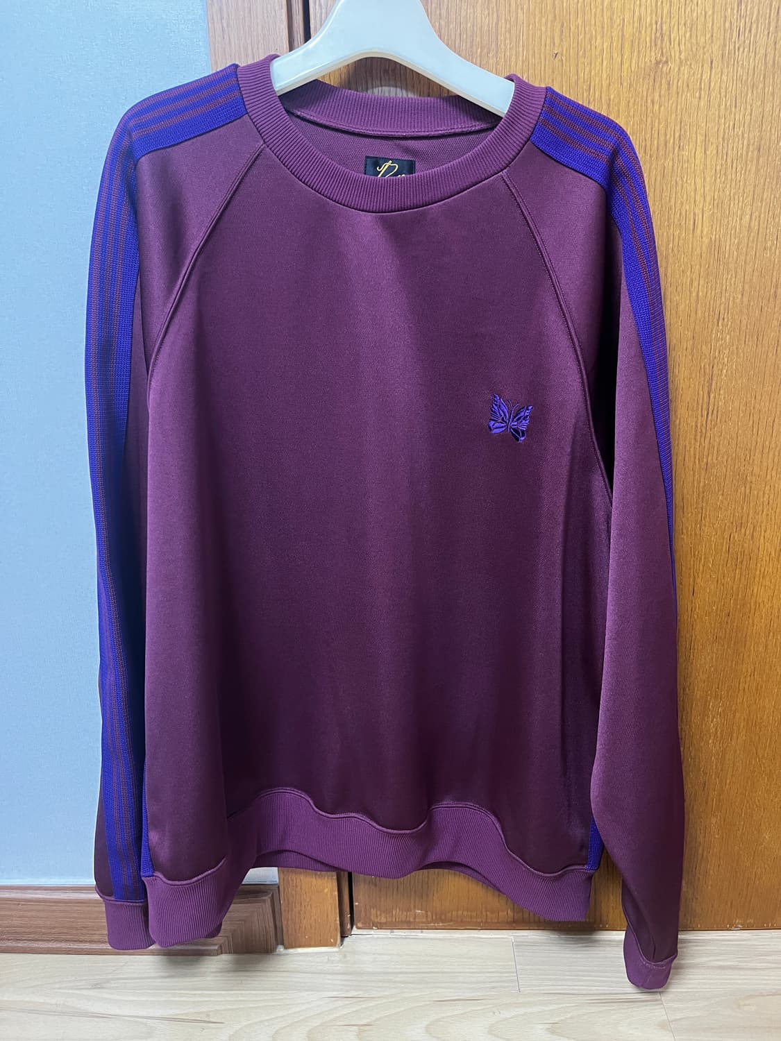 니들스 트랙 맨투맨 상품이미지1