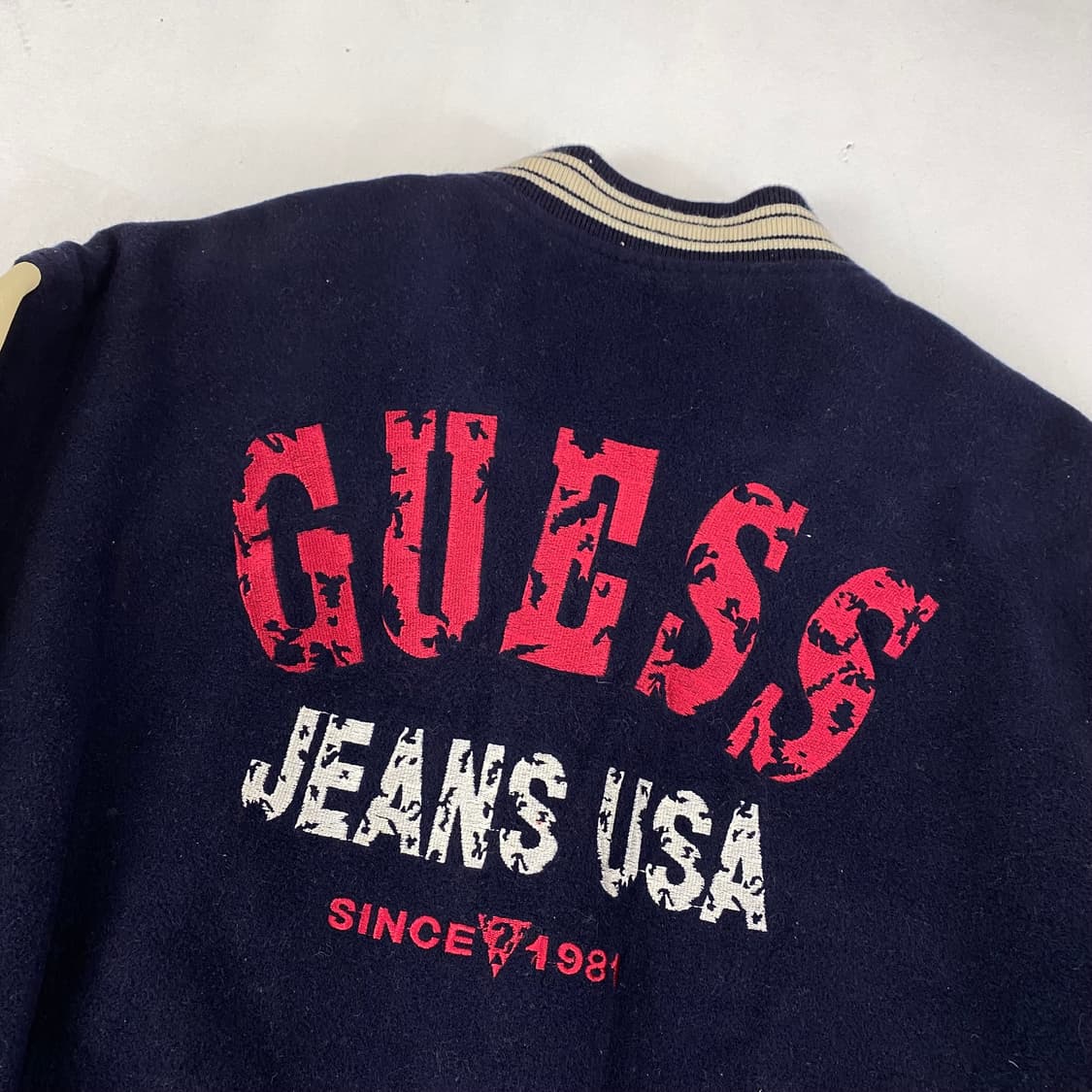 90s 게스 암레더 자수 바시티 자켓 (100) 상품이미지4