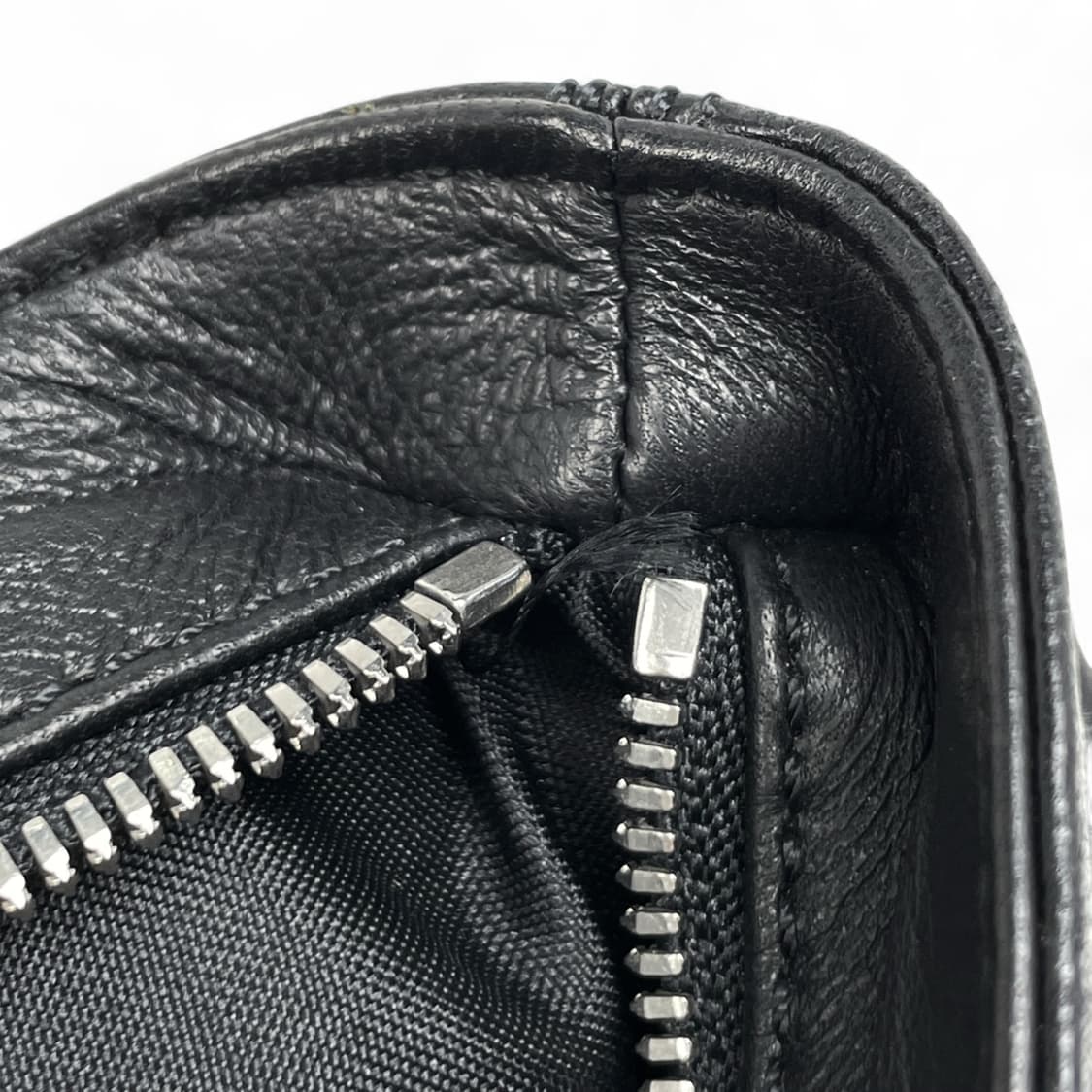 로에베 가죽 미니 숄더백 상품이미지7