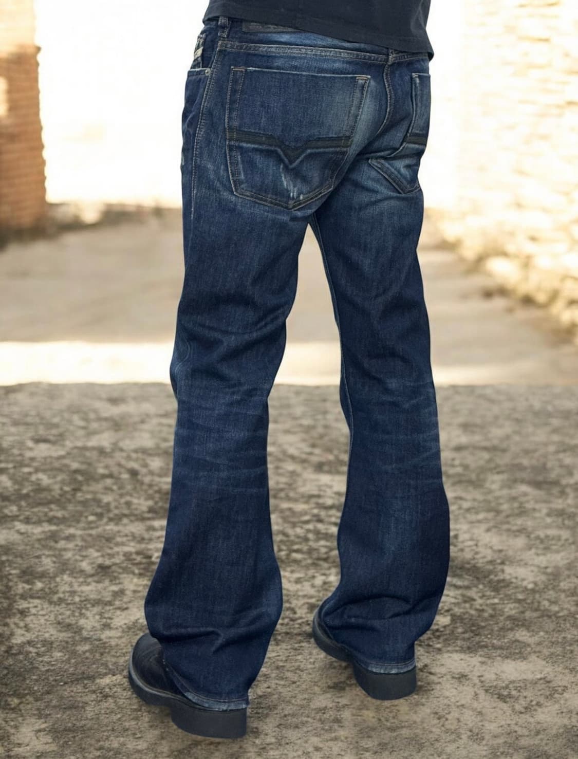 디젤 자티니 딥블루 데미지 워싱 플레어 세미 부츠컷 데님팬츠 상품이미지2