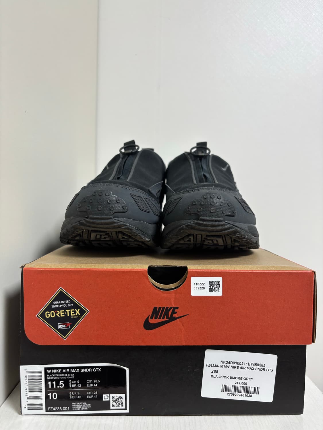 [285] 나이키 에어맥스 SNDR 고어텍스 블랙 앤 다크 스모크 그레이 상품이미지6